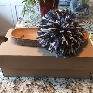 UGG Cindi Yarn Pom Sandal